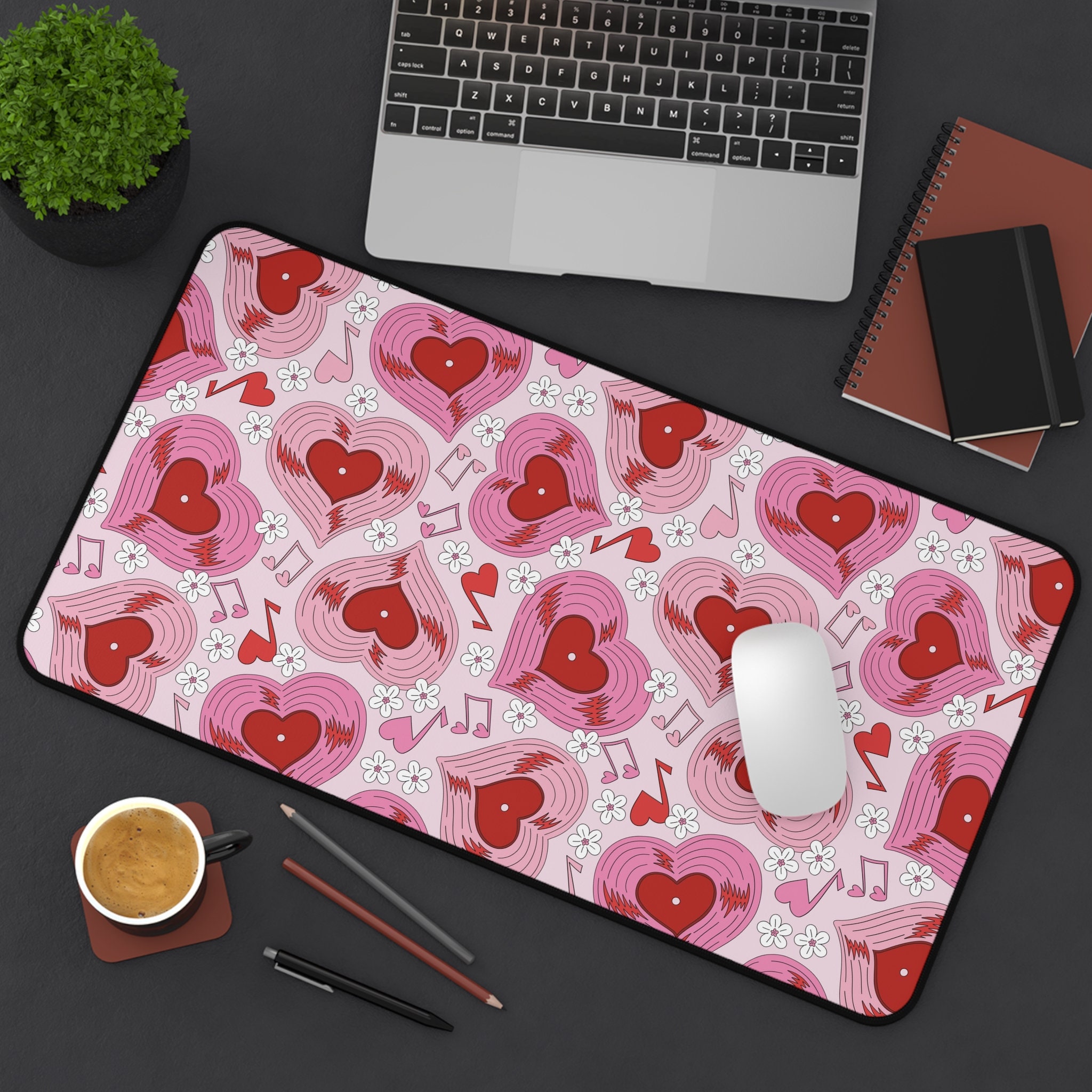 Heart-shaped Vinyl Record Desk - Office Tech Gifts recensione e prezzo