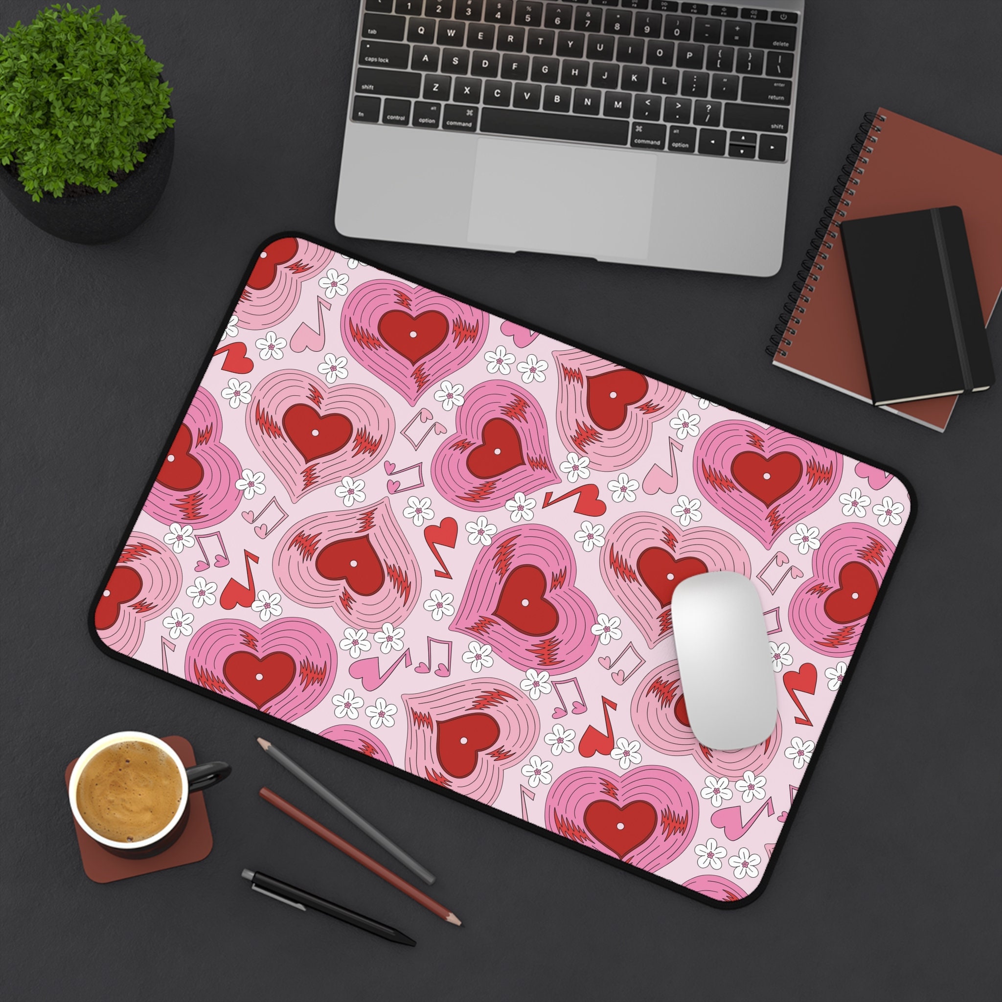 Heart-shaped Vinyl Record Desk - Office Tech Gifts recensione e prezzo